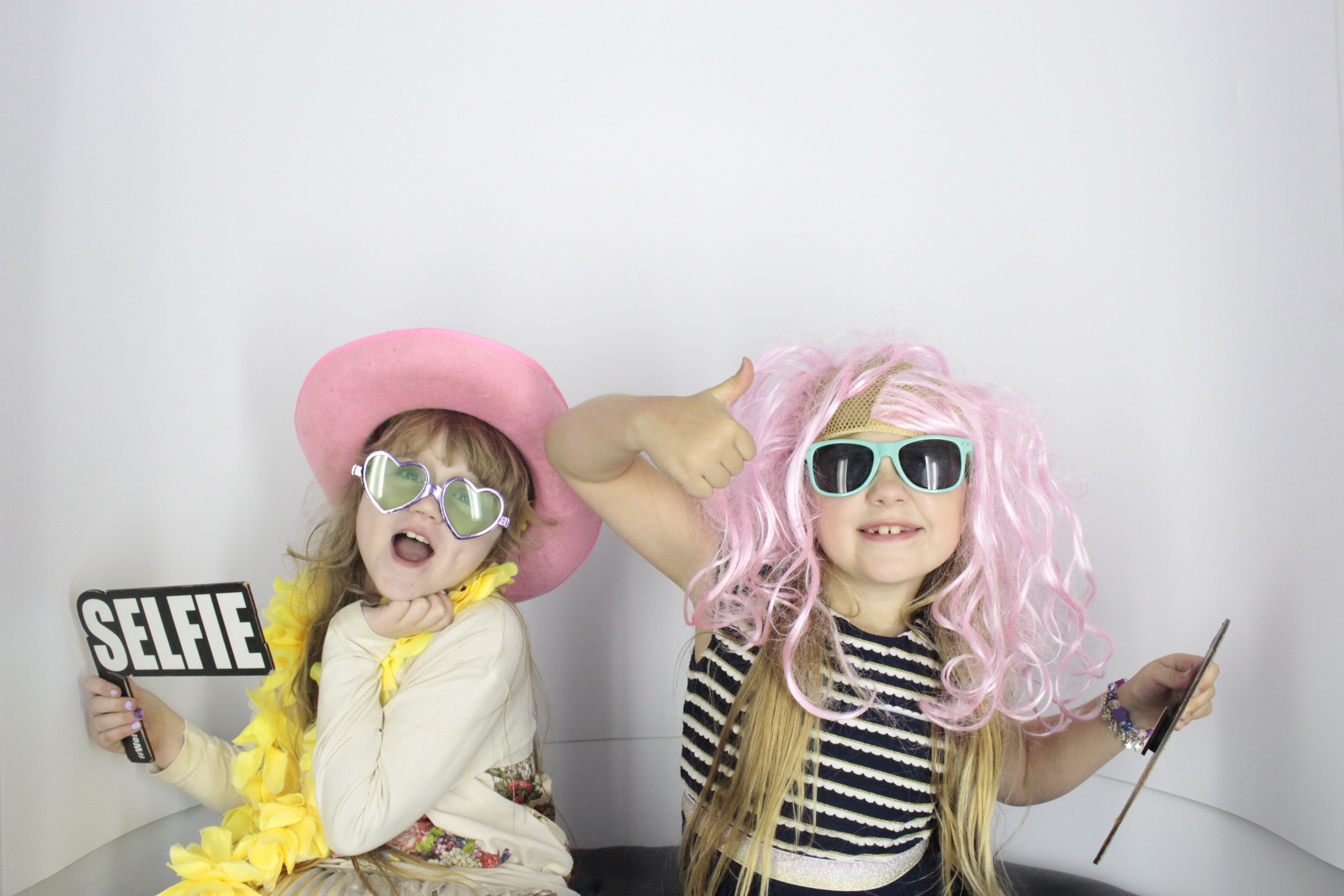 Nadine 40th Birthday  | View more photos from the event at gallery.myphotoboothexperience.co.uk/u/MyPhotoBoothExperienceLtd/Nadine-40th-Birthday